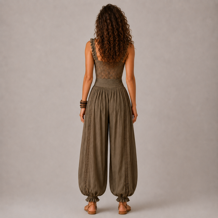 María | Completo Bohémien in Pizzo con Top e Pantaloni Harem