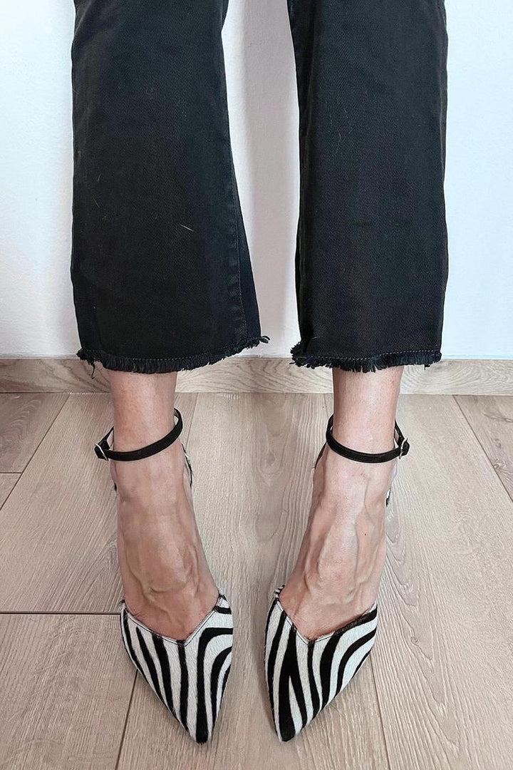 Décolleté zebrati con cinturino alla caviglia