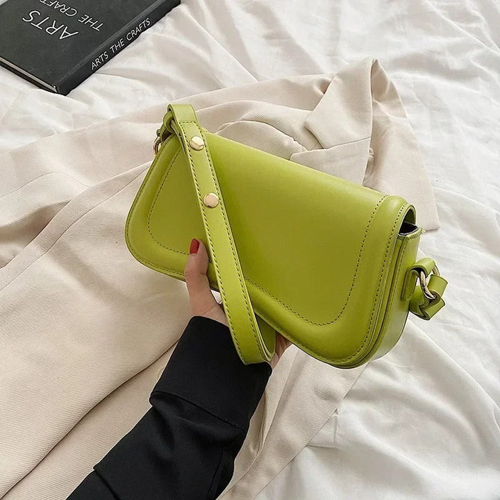Cadence | Borsa in pelle vegana con patta ondulata