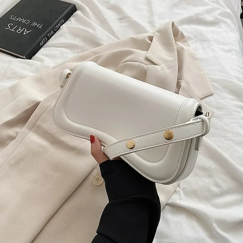 Cadence | Borsa in pelle vegana con patta ondulata