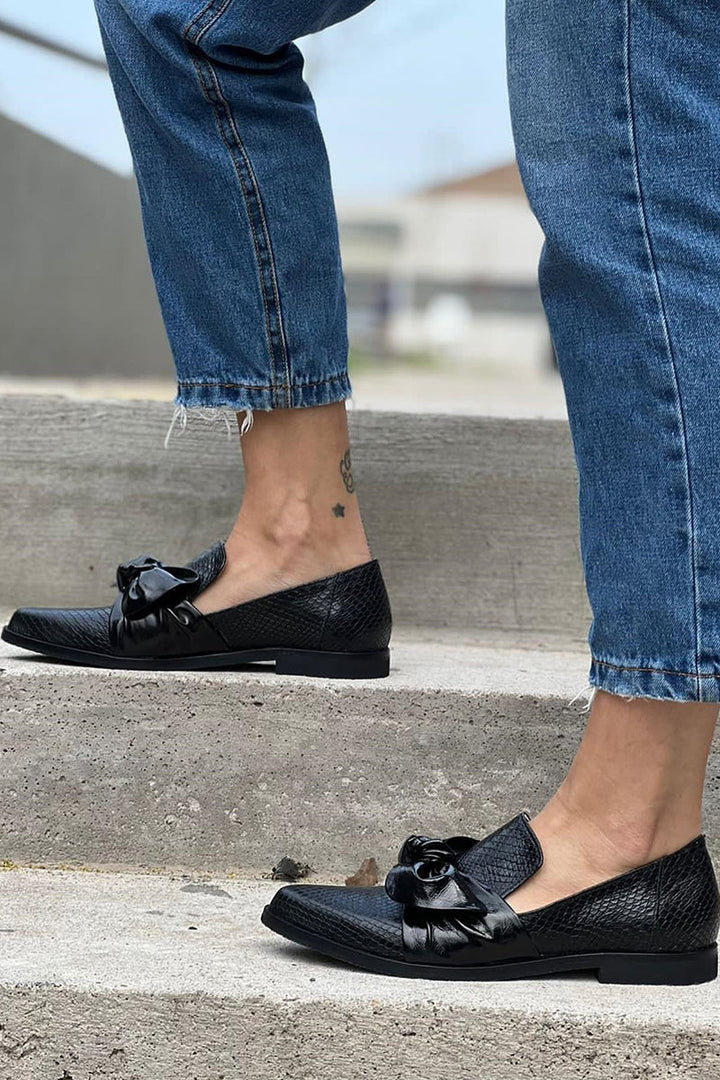 Orla™ - Mocassini neri con fiocco