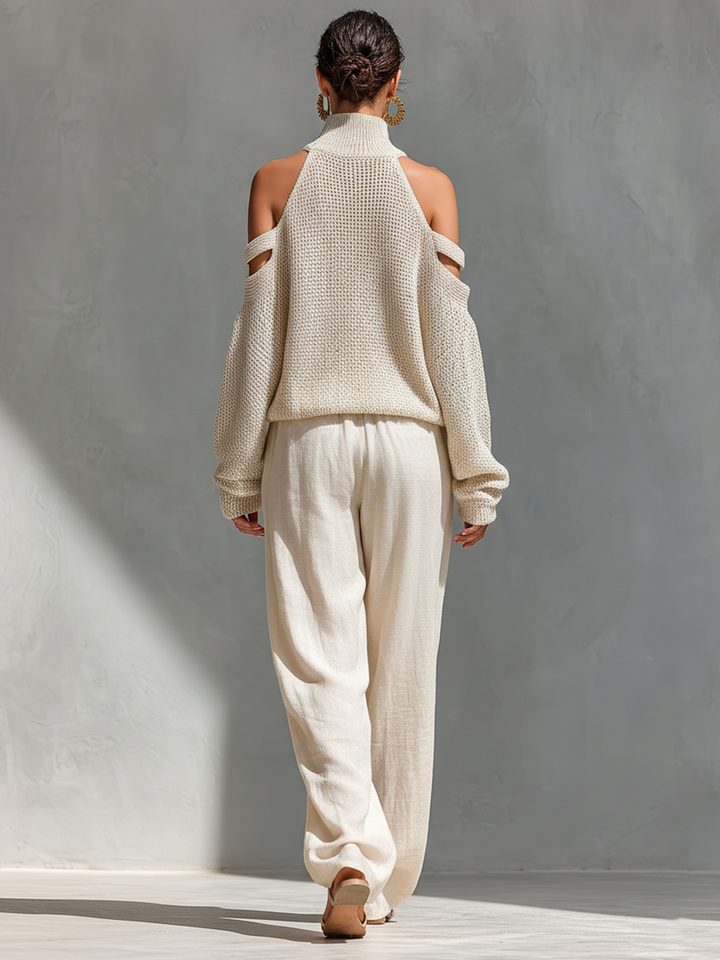 Thalia - Completo Beige in Maglia con Top a Collo Alto e Spalle Scoperte e Pantaloni a Gamba Larga