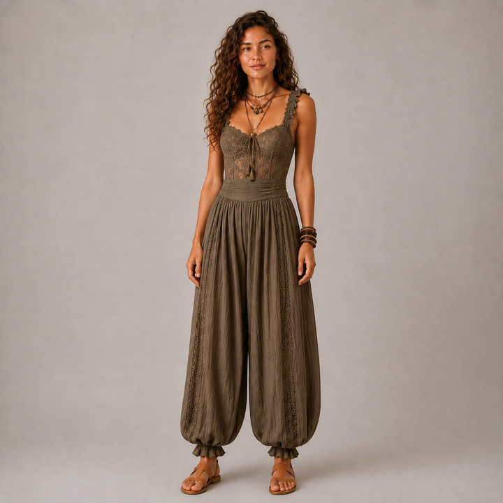 María | Completo Bohémien in Pizzo con Top e Pantaloni Harem
