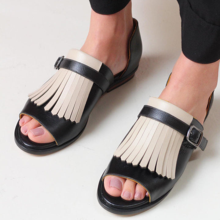 Britta™ | Sandali con frange facili da indossare