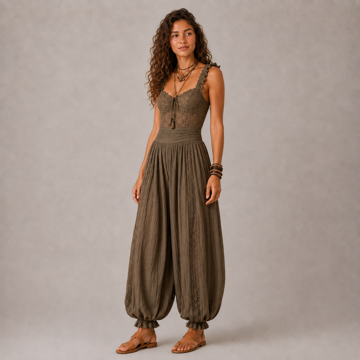 María | Completo Bohémien in Pizzo con Top e Pantaloni Harem