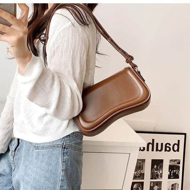 Cadence | Borsa in pelle vegana con patta ondulata
