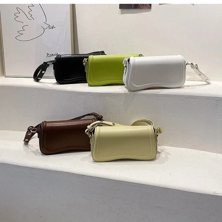 Cadence | Borsa in pelle vegana con patta ondulata