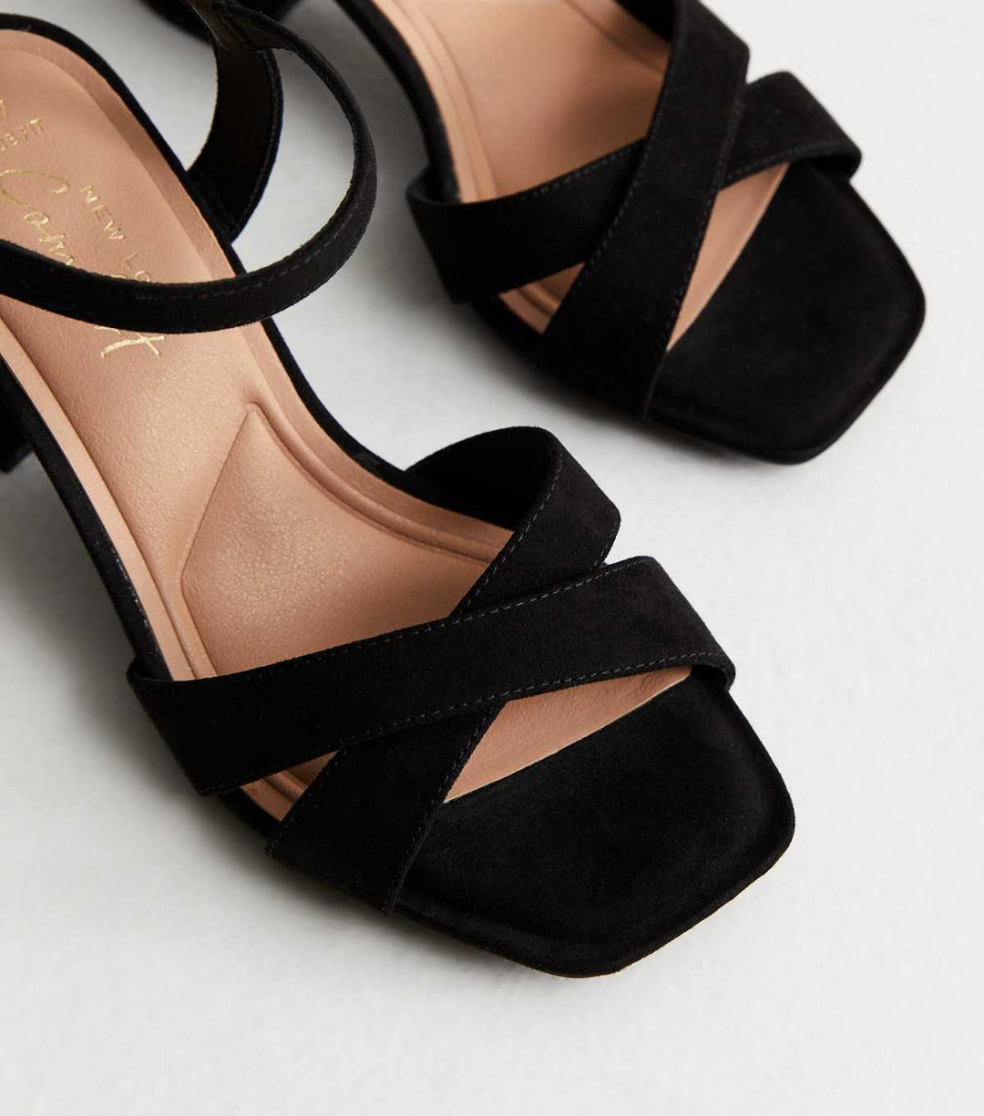 Sandali neri in suedette a pianta larga con tacco largo e doppia fascia | New Look